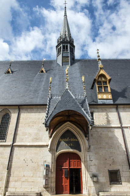 Façade entrée Hôtel-Dieu