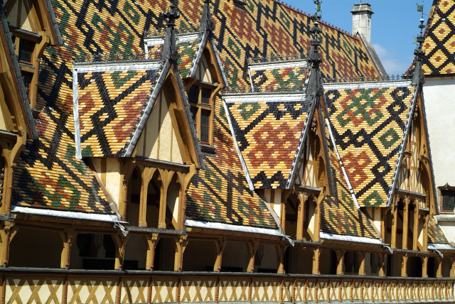 Les toits polychromes de l'Hôtel-Dieu