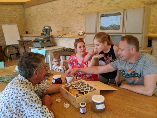 Dégustation de confitures maison bio