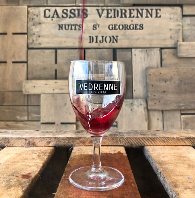 Le Cassissium, verre de cassis